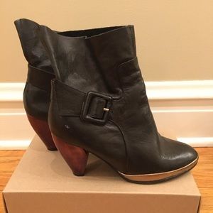 Like-new! Stylish Black Boots!